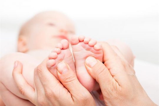Usa los puntos de presión del pie para calmar los llantos de tu bebé